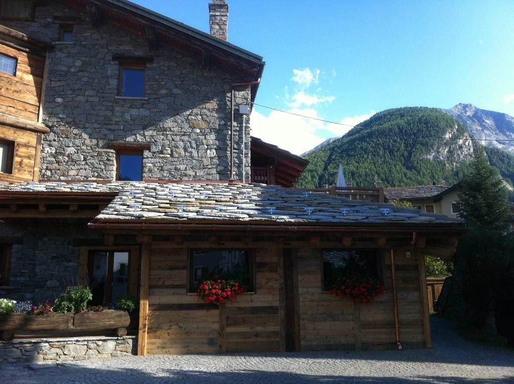 Les Trompeurs Chez Odette Panzió Cogne Kültér fotó